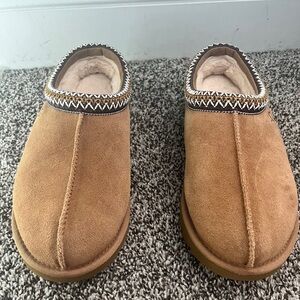 UGG Tasman II Chestnut Slippers – Size 9, Like New